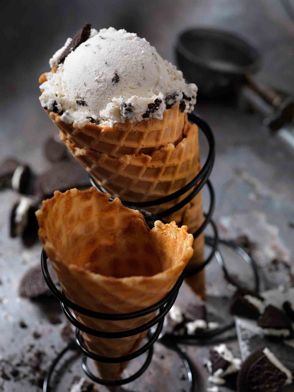 Calgary Food Photography. Dessert photo oh vanilla Oreo chip ice-cream in handcrafted waffle cones.